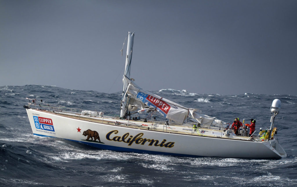 california-dismasted-in-pacific1